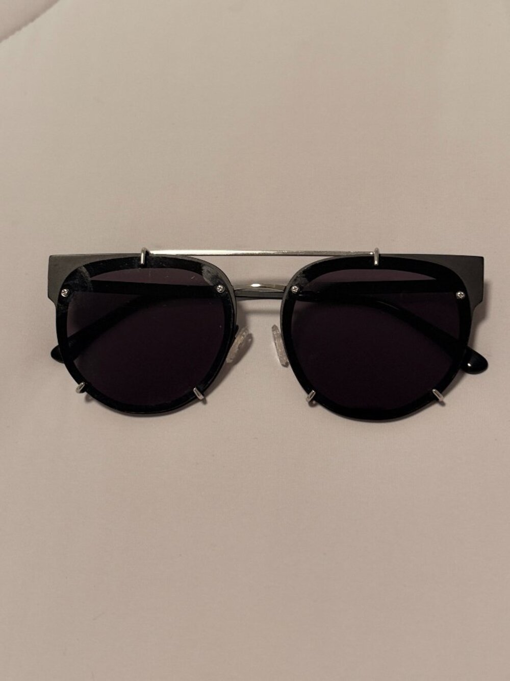 Vera Wang Black & Silver Round Brow Bar Sunglasses, New Never Worn